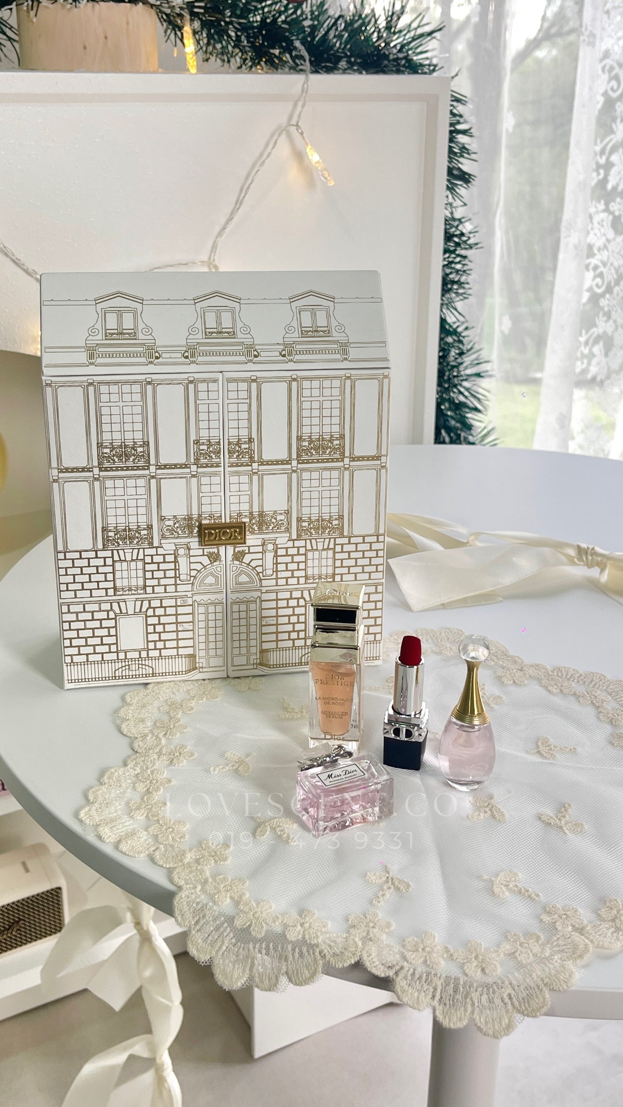 Dior Holiday Montaigne Castle Set