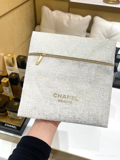 Chanel Holiday Beaute Pouch
